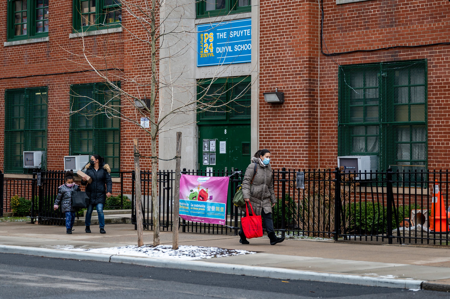 P.S. 24 Spuyten Duyvil principal Steven Schwartz says Mayor Bill de Blasio’s recent vaccine mandate pushed many in his school to get vaccinated. Now P.S. 24 isn’t having any of the staffing problems other schools are reportedly having in the wake of the mandate.
