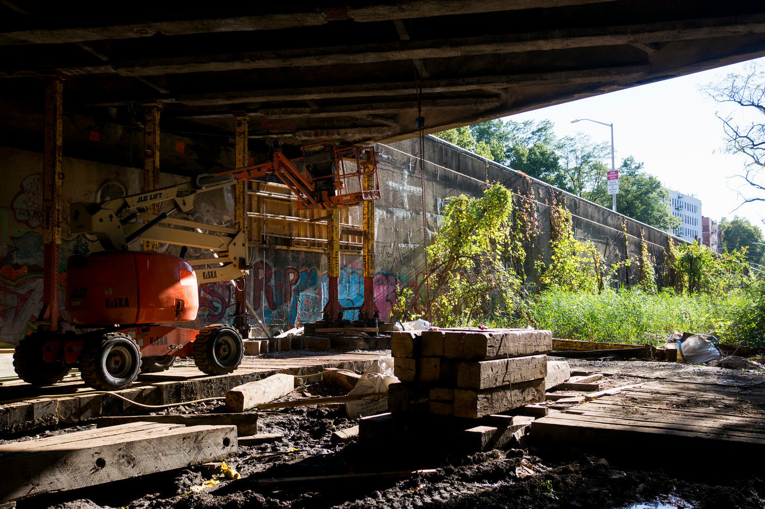 After years of waiting, CSX Transportation removed decades of trash and debris from what was once its Putnam Line tracks along the Major Deegan Expressway. City officials now hope to turn this stretch of land into not only a linear park through the Kingsbridge business district, but also a return of the now-underground Tibbett Brook.