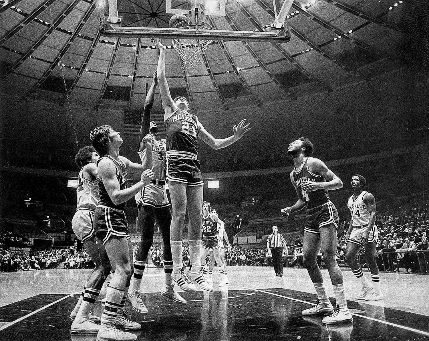 Manhattan played their home games at Madison Square Garden in the 1970s when Tom Lockhart and Bill Campion were on the team. Now, they are teaming up again to support the Bronx Basketball Hall of Fame.
