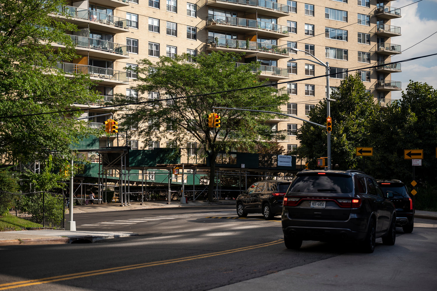 Residents finally win as the city DOT installed a traffic signal at Kappock Street and Johnson Avenue for pedestrian safety after one death last year. The traffic flow will remain slow, but this will prevent cars from speeding down the intersection.