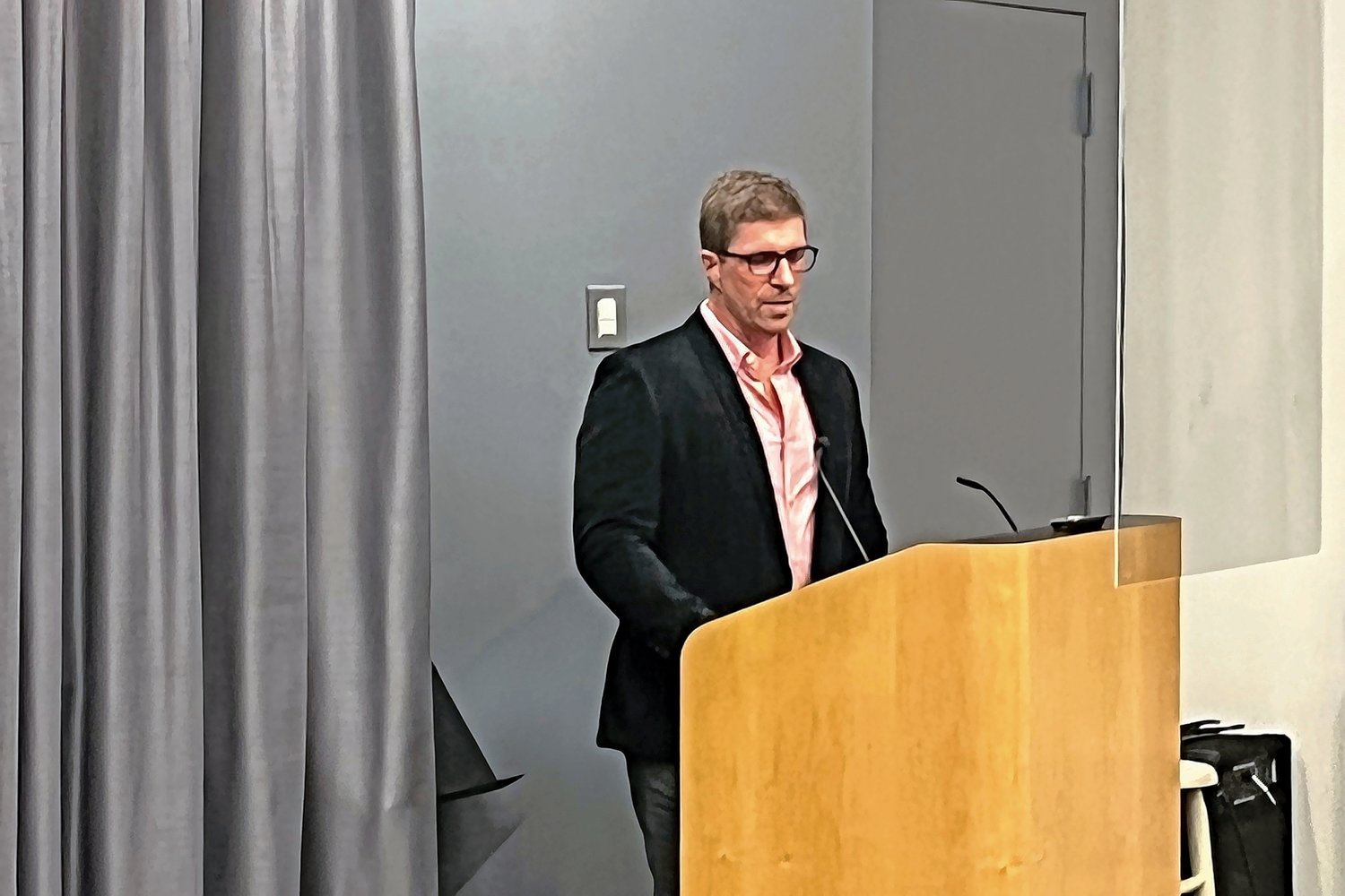 Manhattan College’s annual reading series returned on Oct. 13 with one of the co-authors of The New York Times bestselling novel ‘The Strain’ Chuck Hogan doing a reading.