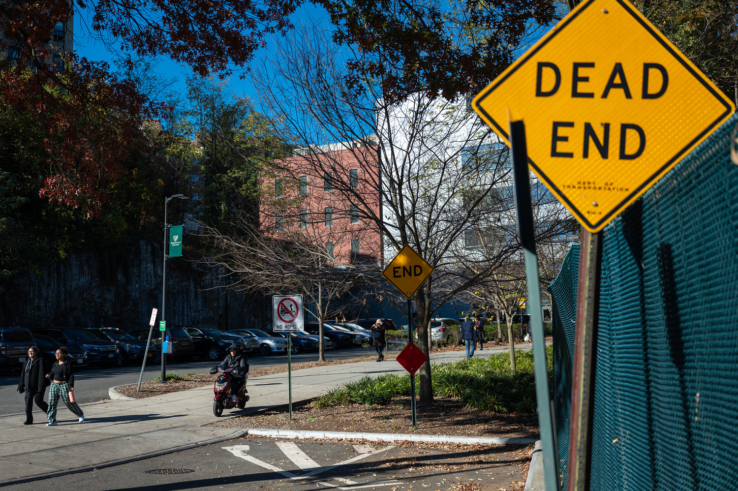 The signage on the pathway near Manhattan College now has signs that warn against moped usage and the end of the pathway’s access to mopeds.