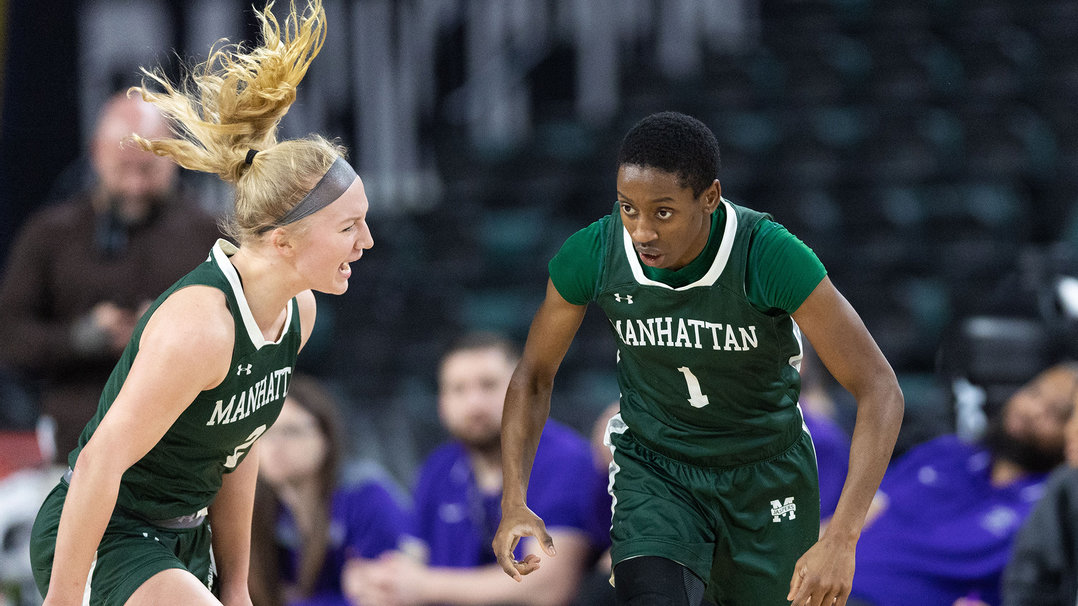 Freshman Anne Bair, left, and Dee Dee Davis formed Manhattan’s dynamic backcourt this season. Davis poured in 15 points to lead Manhattan past Quinnipiac 50-43 in the quarterfinals round. The guard from Bronx averaged 16.1 points, 7.9 rebounds, 3 assists and 2.4 steals to lead the Jaspers.