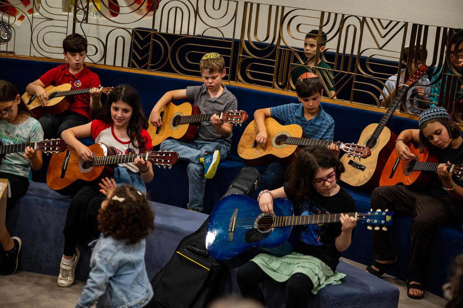 Noah Solomon leads the fourth-grade students guitar studio in the voice and choice music group in the school’s synagogue. Solomon also hosts the fourth grade and fifth grade family drumming circle and guitar workshop for the fifth grade.