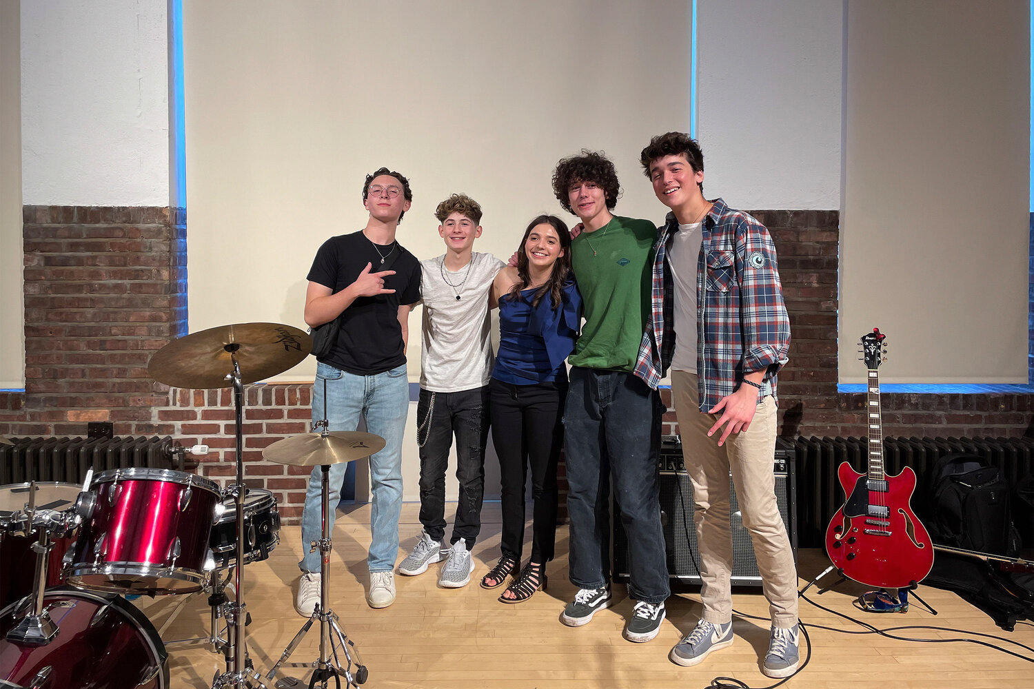 Ariana Sidman did not perform alone. She was accompanied by Urban Garage, which includes Micah Katchen, Raf Katchen, Cole Coper and Merrick Brannigan, who she recruited.