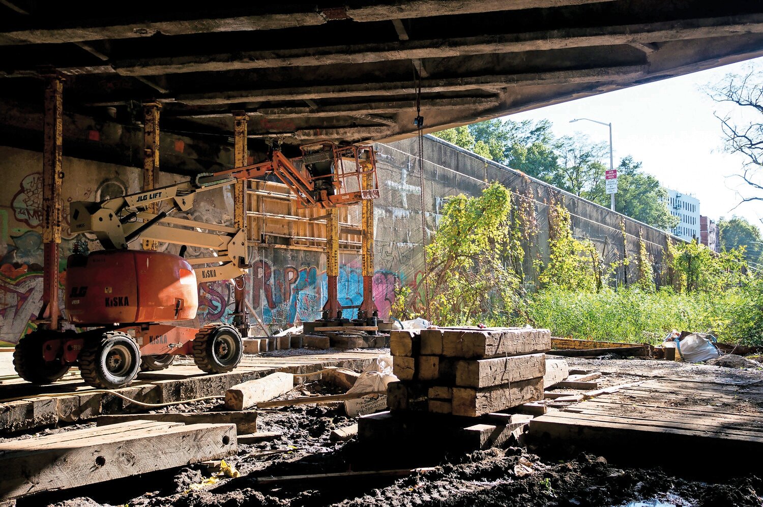 After years of waiting, CSX Transportation removed decades of trash and debris from what was once its Putnam Line tracks along the Major Deegan Expressway. City officials now hope to turn this stretch of land into not only a linear park through the Kingsbridge business district, but also a return of the now-underground Tibbett Brook.