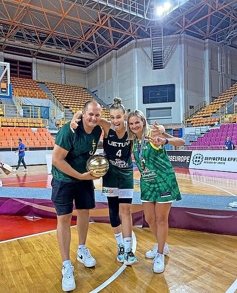 Rokas Jocys’ sister, Justė Jocytė, is a highly touted basketball prospect at only 18 years old. Juste currently plays for LDLC ASVEL Féminin in France’s top league and, like Rokas, has represented Lithuania on the national stage in front of her father, Alvydas Jocys, and mother, Aurelija Jociene. 