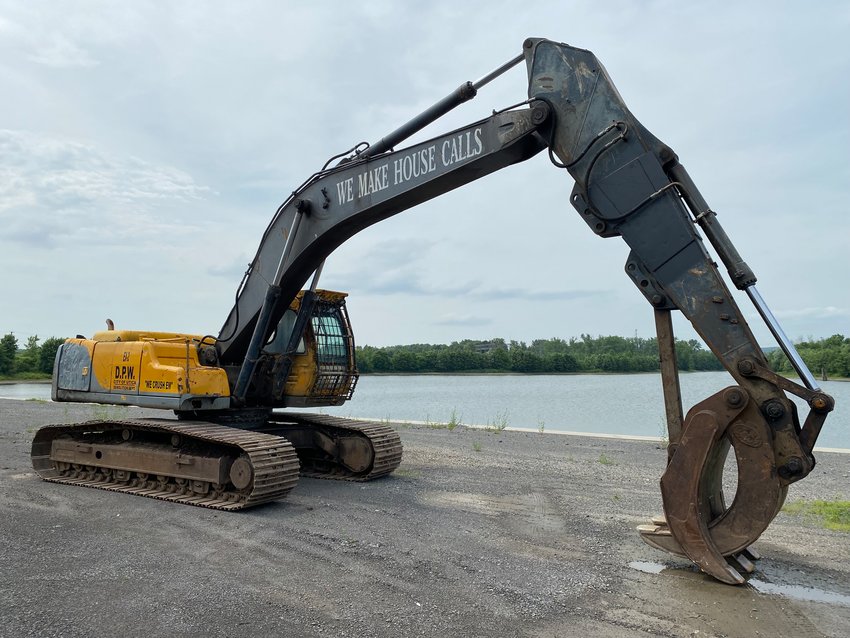 With heavy construction apparatus on site and the waters of the Erie Canal in the background, demolition of a pair structures at Utica&rsquo;s Harbor Point is set to begin Monday, beginning a new phase in the development of the location into a community and tourist hub.