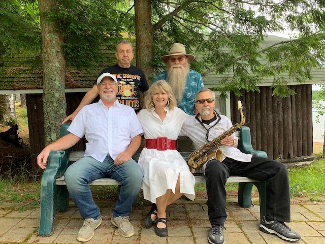 The Fabulous Mojos will perform a free concert this at 5 p.m. today at View, the Center for Arts and Culture, 3273 Route 28. The show is part of View&rsquo;s Concerts in the courtyard Series.