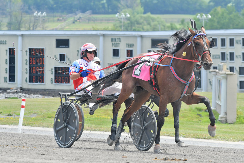 Swift Justice T with John Stark Jr. on-board races out to the lead in the third race and then would go on to win at Vernon Downs on Friday afternoon.