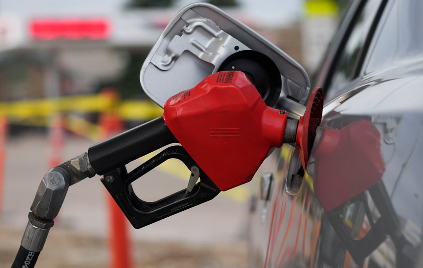 New York&rsquo;s&nbsp;average gas price is down 10 cents from last week&nbsp;($4.34), averaging&nbsp;$4.24&nbsp;per gallon.&nbsp;Monday&rsquo;s price is 38 cents lower than a month ago&nbsp;($4.62), and $1.02 higher than August 22, 2021 ($3.22). New York&rsquo;s average gas price is 34 cents higher than the national average.