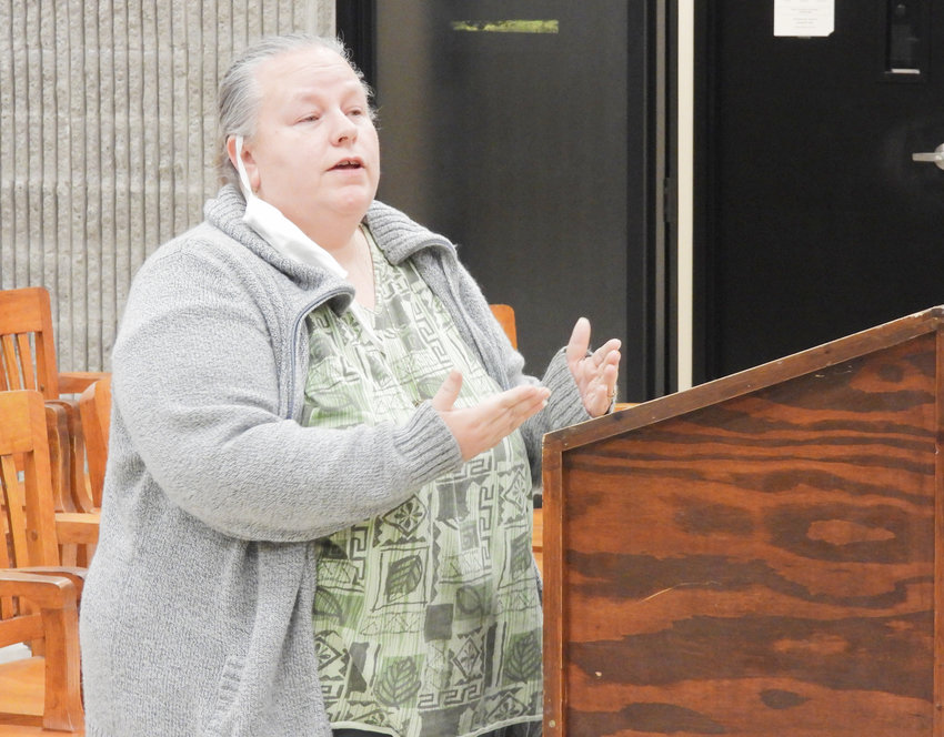 Karing Kitchen Program Coordinator Melissa King speaks at the Tuesday, Nov. 1, Common Council meeting in Oneida, urging councilors to consider the plight of the community&rsquo;s homeless population.