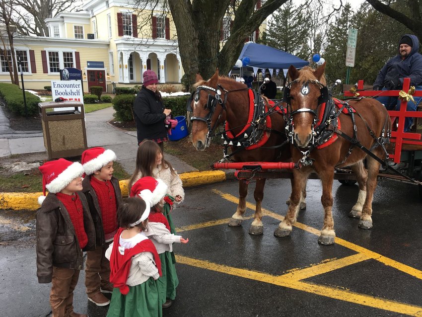 The Clinton Chamber of Commerce&rsquo;s annual Holiday Shoppers Stroll will take place Friday and Saturday, Nov. 25-26, throughout the village of Clinton.