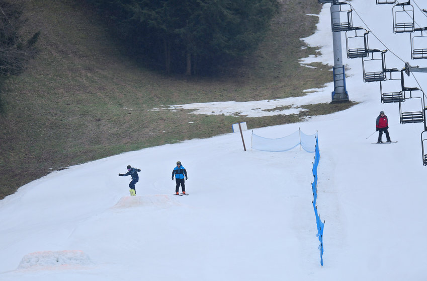 Skiers at Woods Valley enjoy the snow on Friday, January 6, 2023, despite being surrounded by grass on other sides.