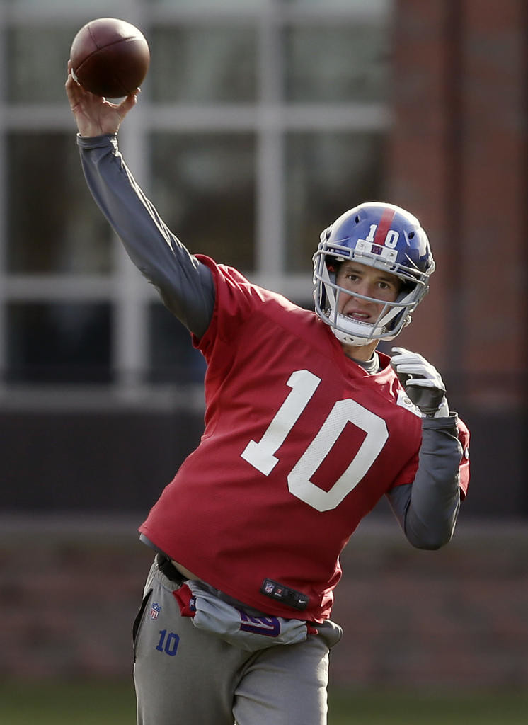 Manning back as Giants' starting quarterback Daily Sentinel