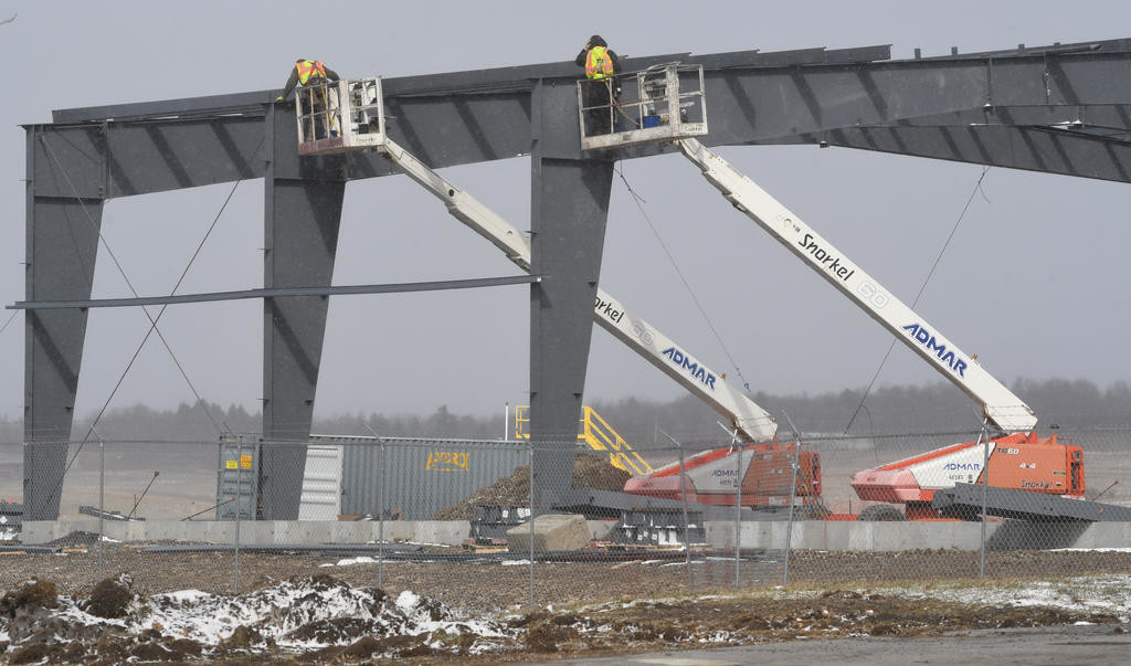 TAKING OFF — The steel frame is being erected for a prefabricated metal building to store snow removal equipment at Griffiss International Airport. The Federal Aviation Administration is paying 90 percent of the project’s cost. The low bids for the project totaled about $2.4 million.
 (Sentinel photo by John Clifford)