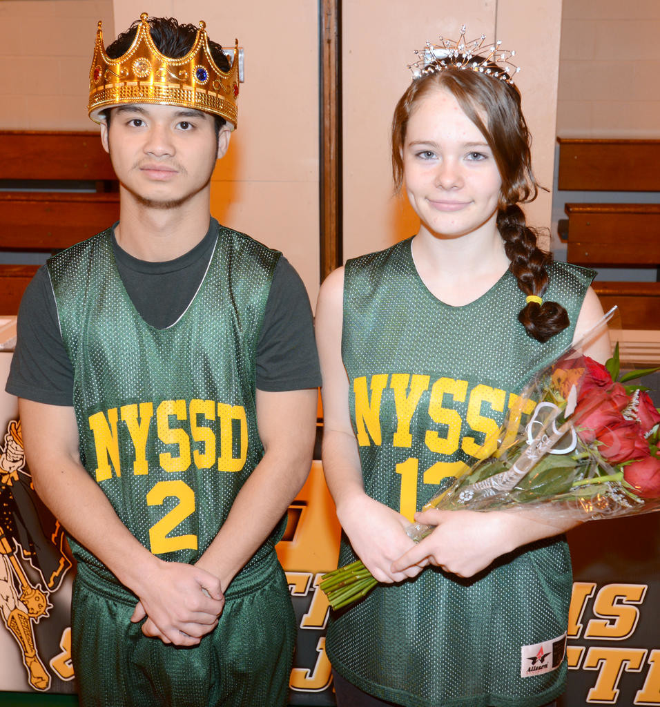 Homecoming King And Queen Crowned Daily Sentinel 2256