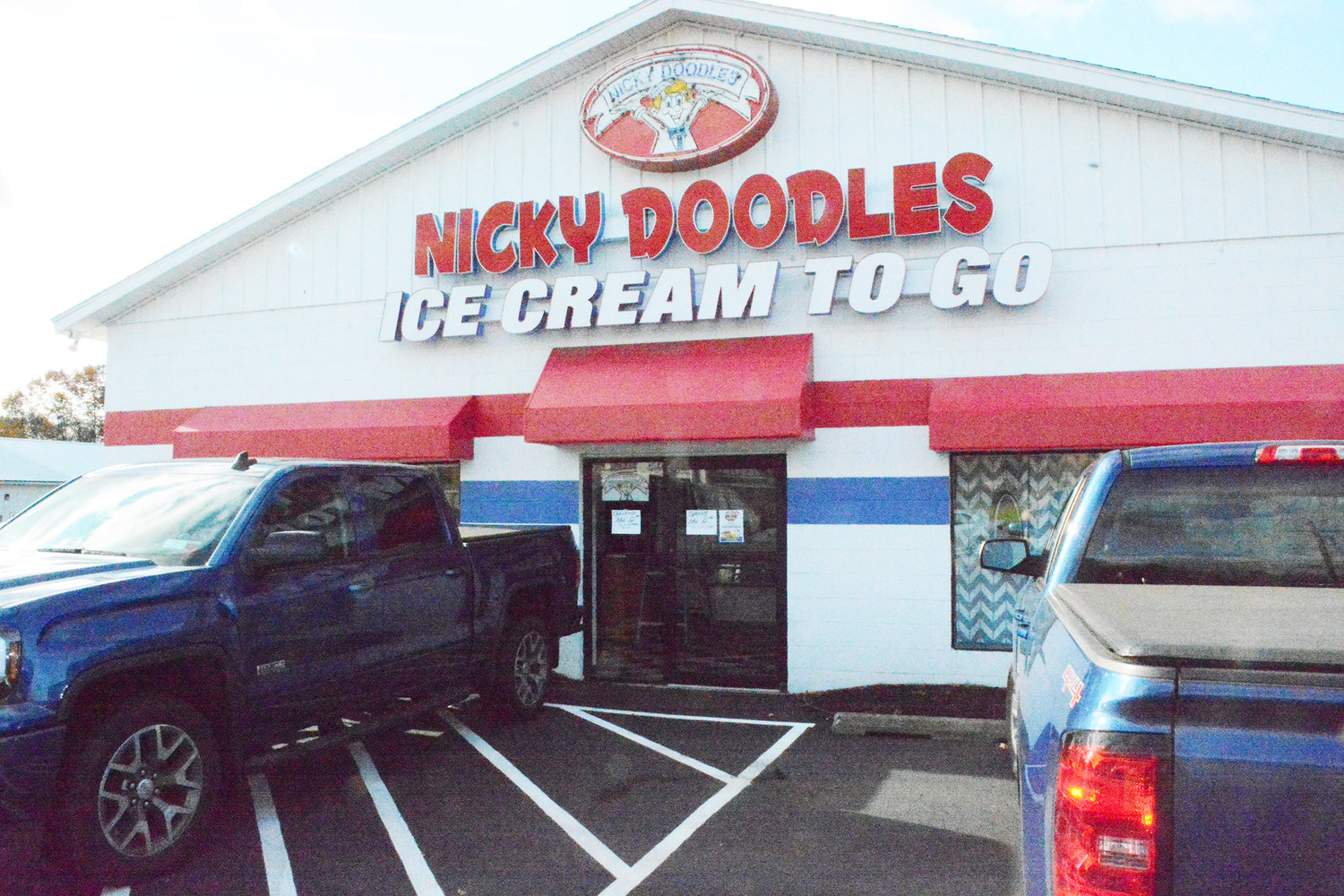 WINTER EATS — Nicky Doodles has been serving ice cream year round since 2017. But this year they’re bringing their food menu to the “TO GO” store conveniently located next to the eat-in restaurant at 1165 Erie Blvd. in Rome. Doors open Nov. 12 at 11 a.m. Owner Tim Twomey wants to remind folks this is a TO GO operation, no dining in. Also, since they make everything fresh, please order ahead by phone or online. You can come inside when picking up, but he suggests using the new drive-up window on the right hand side of the building.