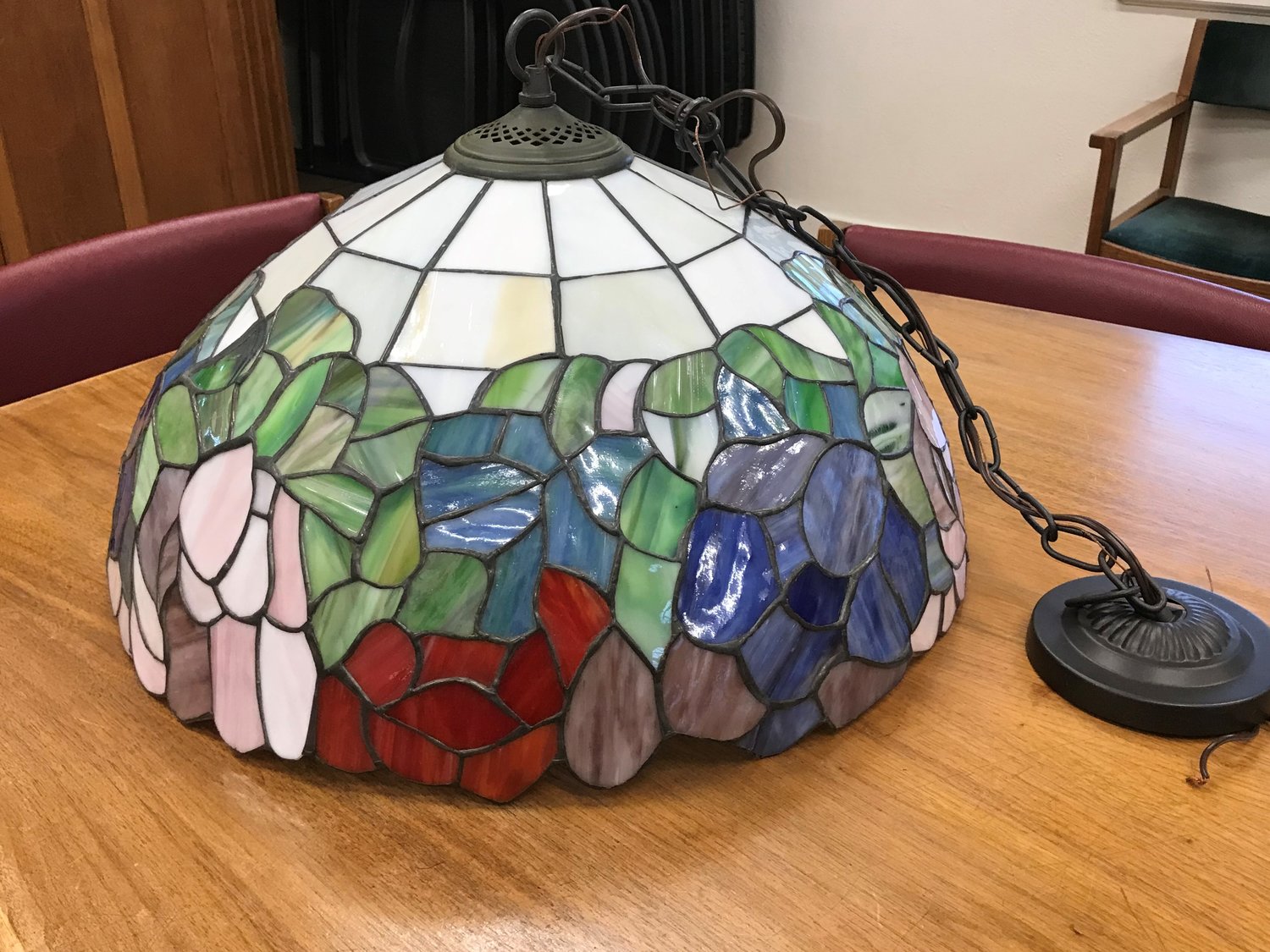 HANGING LIGHT — A Tiffany-style hanging pendant light is one of four items up for raffle for the Canastota Public Library’s “Show Your Home a Little Love” fundraiser.