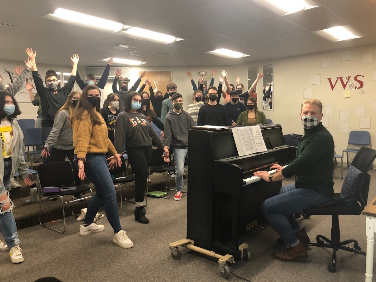 GIVING BACK — Vernon-Verona-Sherrill Central School alumnus Brett Roden, Class of 2012, recently visited students in his former school’s music program. He’s now the director in the Virginia Children’s Theatre.(Photo submitted)