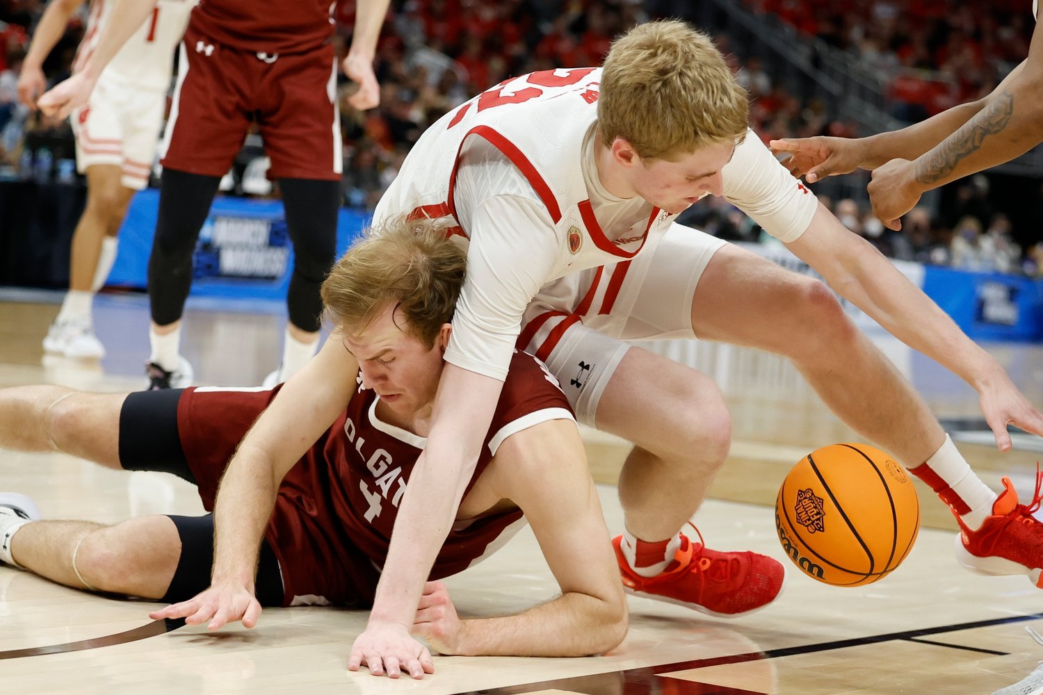 LOOSE BALL — Colgate's Ryan Moffatt and Wisconsin's Steven Crowl battle for a loose ball during the first half of a first-round NCAA men's basketball tournament game on Friday night in Milwaukee.
