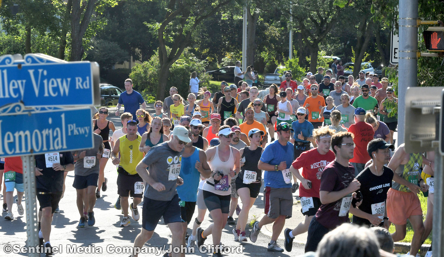 15k runners of the 45th Boilermaker Road Race makes the turn left from Memorial Parkway to  Valley View Road.