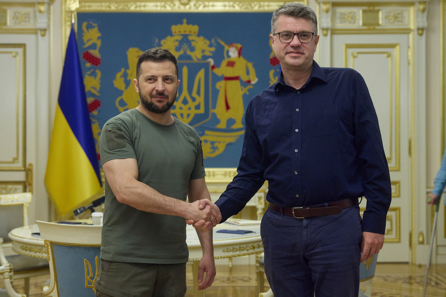In this photo provided by the Ukrainian Presidential Press Office, Ukrainian President Volodymyr Zelenskyy, left, shakes hands with Minister of Foreign Affairs of the Republic of Estonia Urmas Reinsalu in Kyiv, Ukraine, Wednesday, Aug. 3, 2022. (Ukrainian Presidential Press Office via AP)