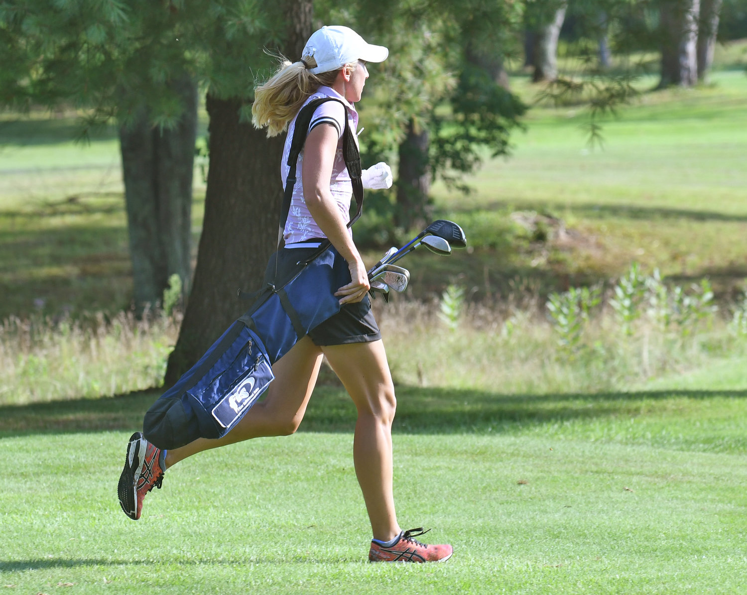Top-ranked women’s speedgolfer Lauren Cupp runs up the ninth fairway at Rome Country Club on Monday morning during the New York Speedgolf Open.