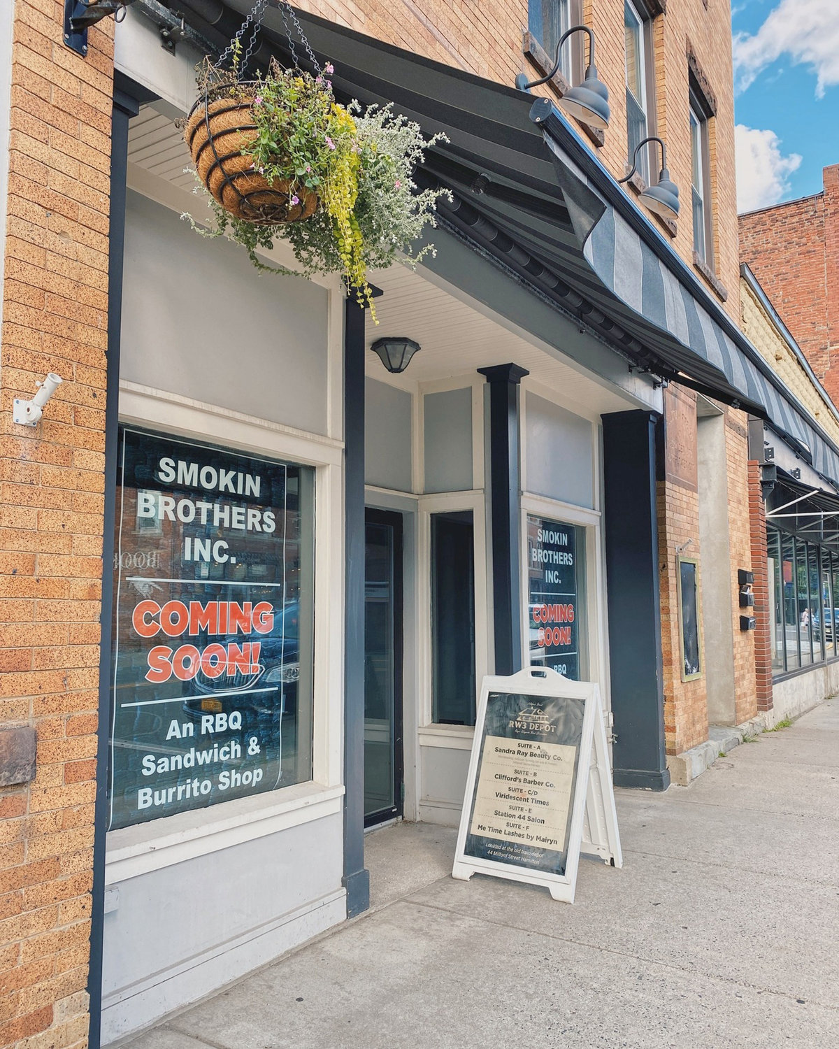 Smokin’ Brothers Sandwich and Burrito Shop, a pop-up restaurant by Ray Brothers Barbeque, is set to open in October in downtown Hamilton.