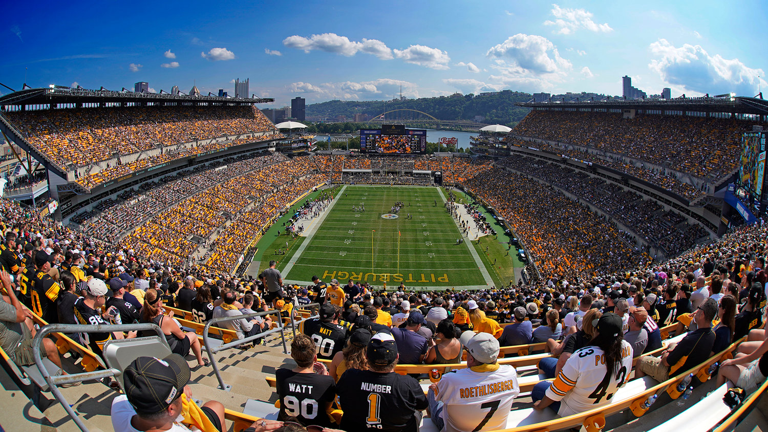 The Pittsburgh Steelers face the New England Patriots during an NFL football game at Acrisure Stadium in Pittsburgh, Sunday, Sept. 18, 2022.
