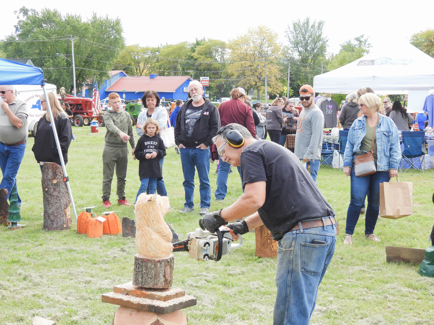 Oneida resident George Meyers uses his chainsaw to carve sculptures live at the second annual Oneida Fall Fest on Saturday, Oct. 1.