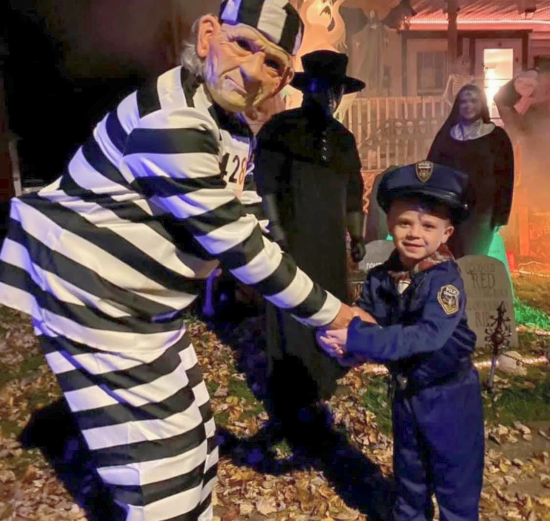 A little boy dressed as a cop for Halloween catches a runaway prisoner while trick-or-treating