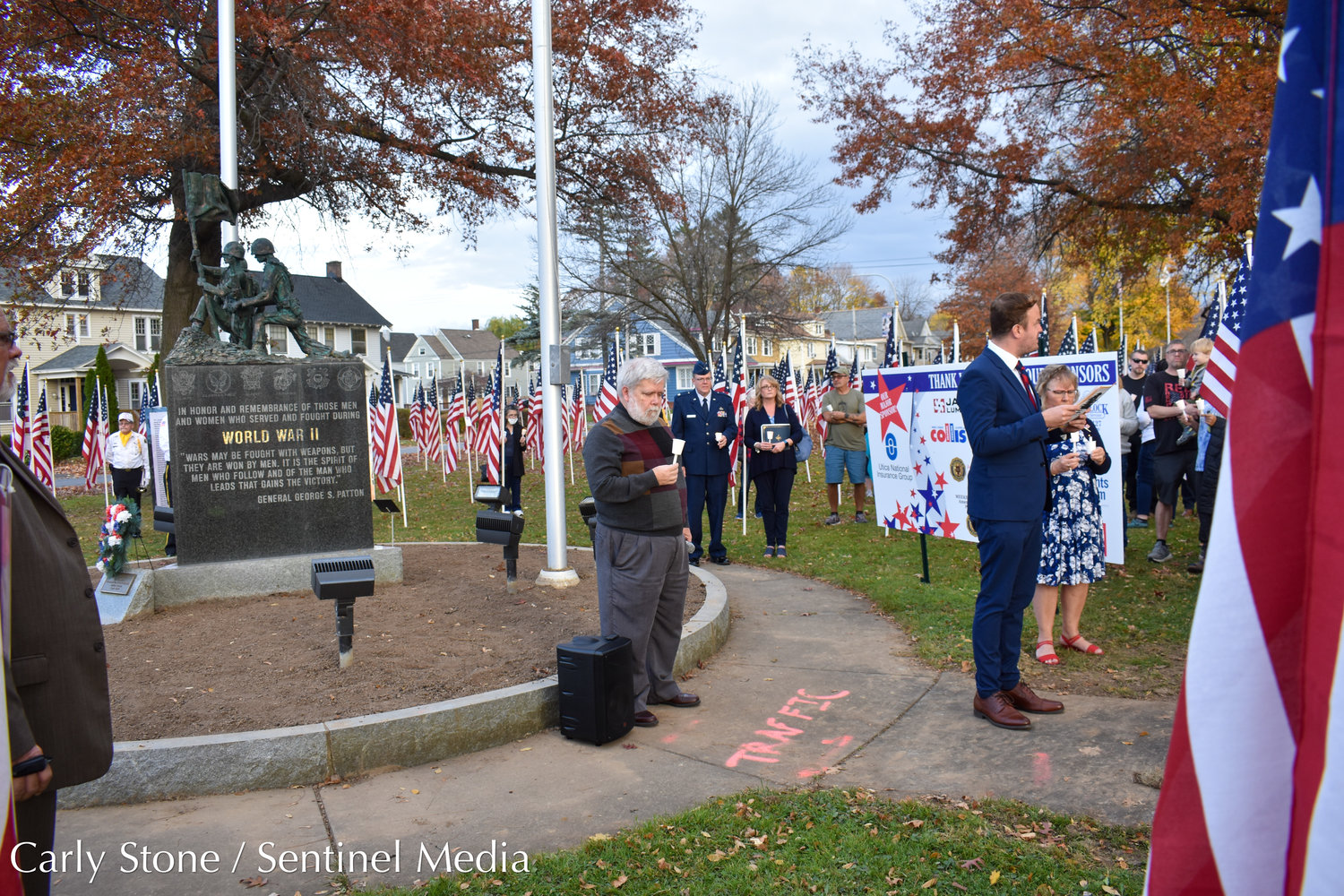 Các quan chức và khách mời khác tập trung tại Healing Field trên Memorial Parkway để thắp nến và tôn vinh các cựu chiến binh của quốc gia vào Thứ Bảy, ngày 5 tháng 11 năm 2022.