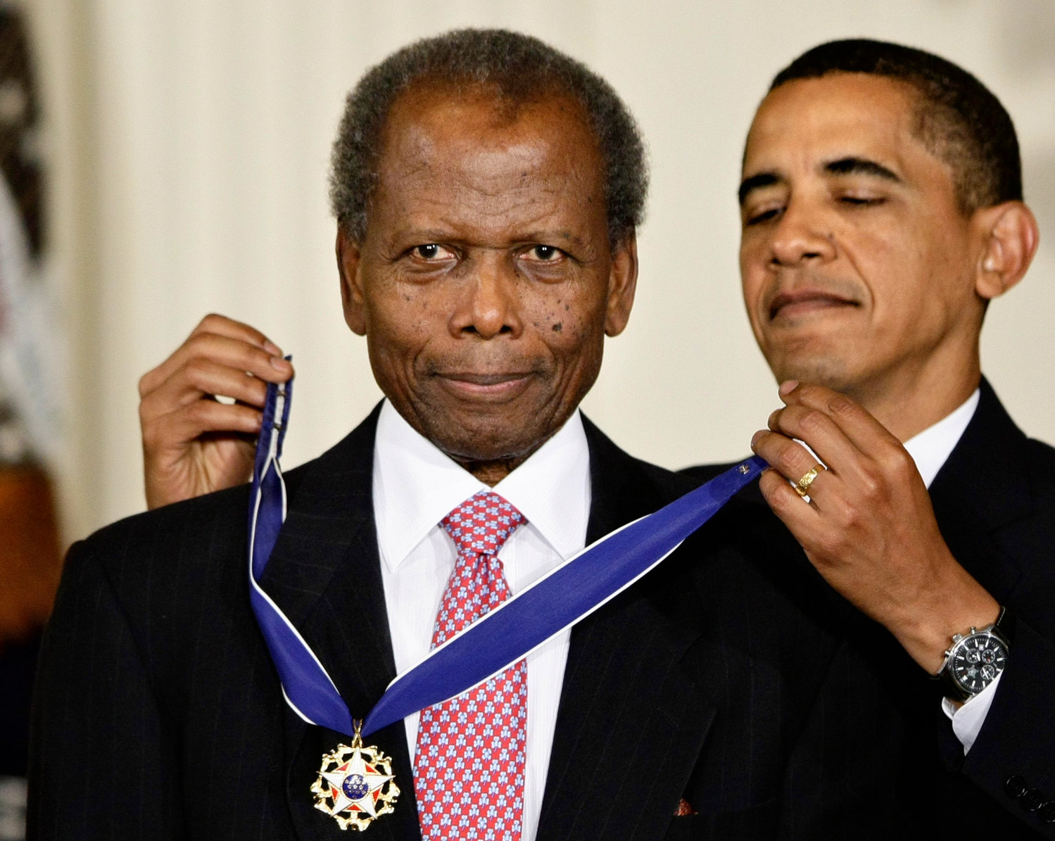 FILE - President Barack Obama, right, presents the 2009 Presidential Medal of Freedom to Sidney Poitier during ceremonies in the East Room at the White House in Washington on Aug. 12, 2009. Among the entertainers who died in 2022 was groundbreaking actor Poitier, who played roles with such dignity that it helped change the way Black people were portrayed on screen. Poitier, who died in January, became the first Black actor to win the Academy Award for Best Actor for his role in the 1963 film ‚ÄúLilies of the Field." (AP Photo/J. Scott Applewhite, File)