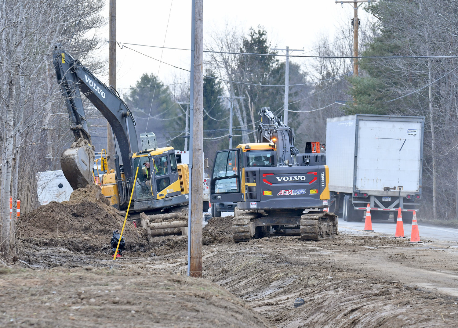 Water work continues on Route 46/49 near Fort Rickey Children’s Discovery Zoo on Wednesday, Jan. 11. Verona town officials say work is progressing on project that will provide municipal water to about 500 town residents as well as install fire hydrants in some areas in the town, including New London.