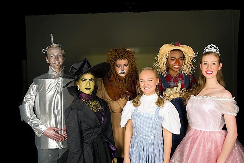 75 Wonderful Wizard of Oz Facts about the Cast, Characters, Costumes -  Parade