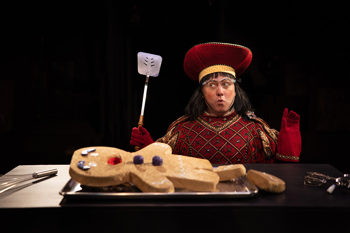 Lord Farquaad is played by Jeffrey Shankle in the Toby’s show.