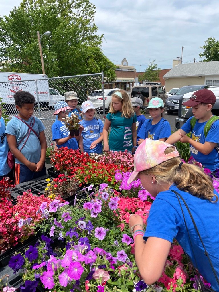 SPES fourth-grade students selected plants from Diehl's Produce and learned about the benefits of reducing the use of fossil fuels by purchasing from local farmers.