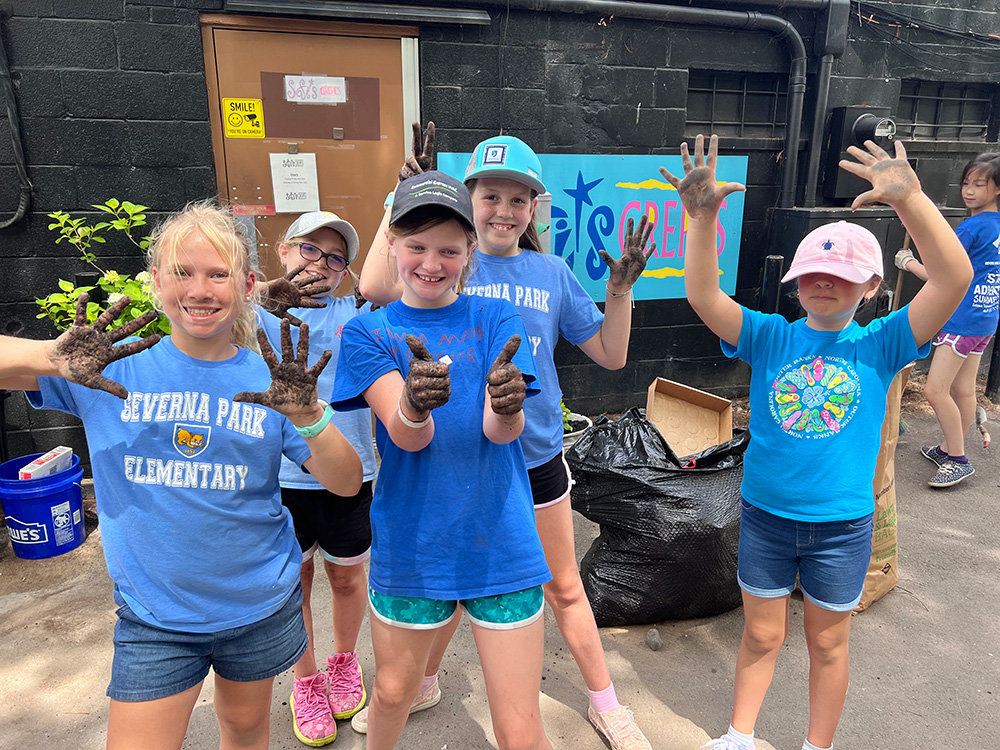 Fourth-graders got their hands dirty while delivering impactful service learning to some of their favorite local businesses on June 3.