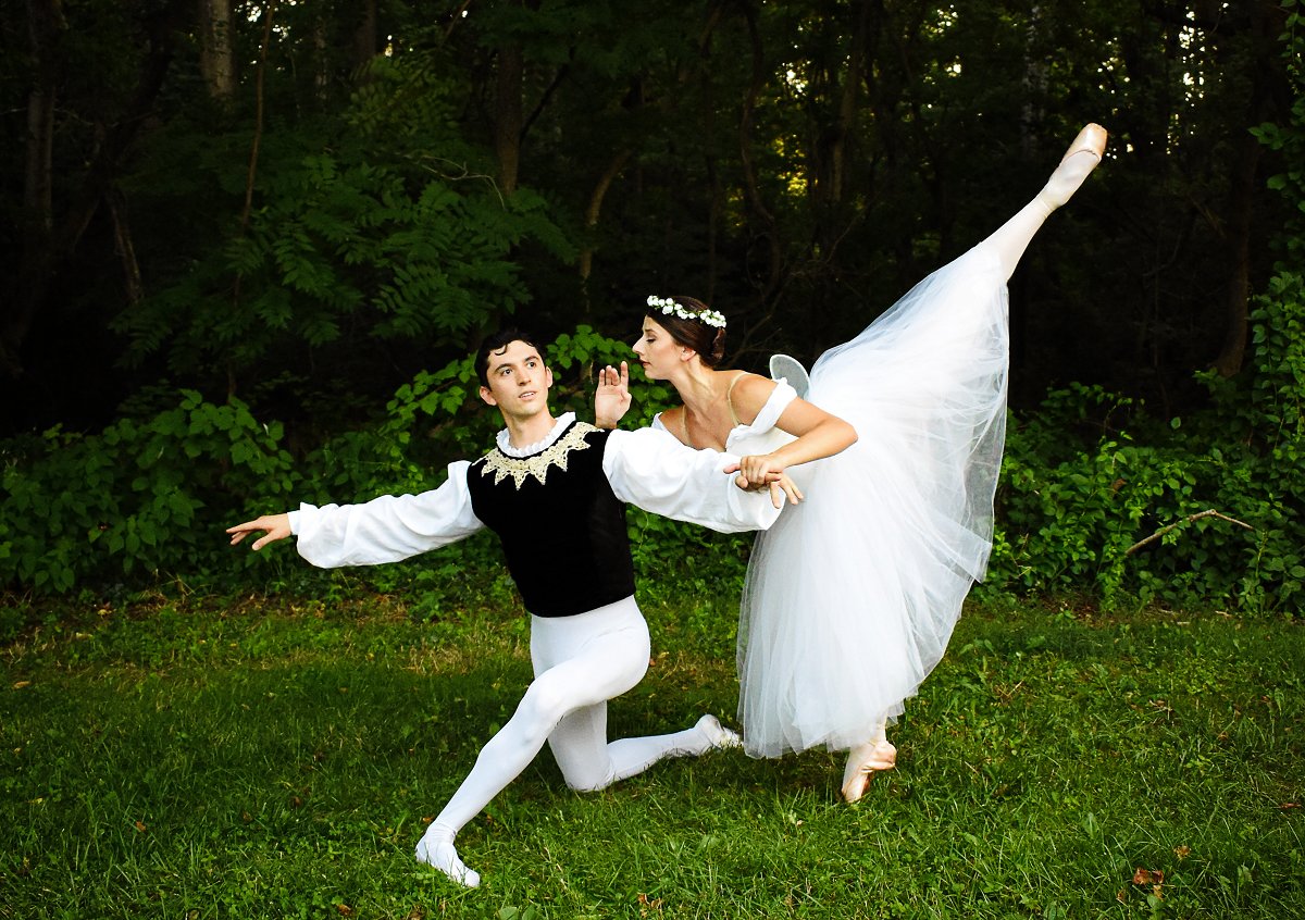 “Les Sylphides,” set to the music of Chopin, follows the “poet” as he dances with ghostly sylphs through the dreamy atmosphere of a moonlit park.