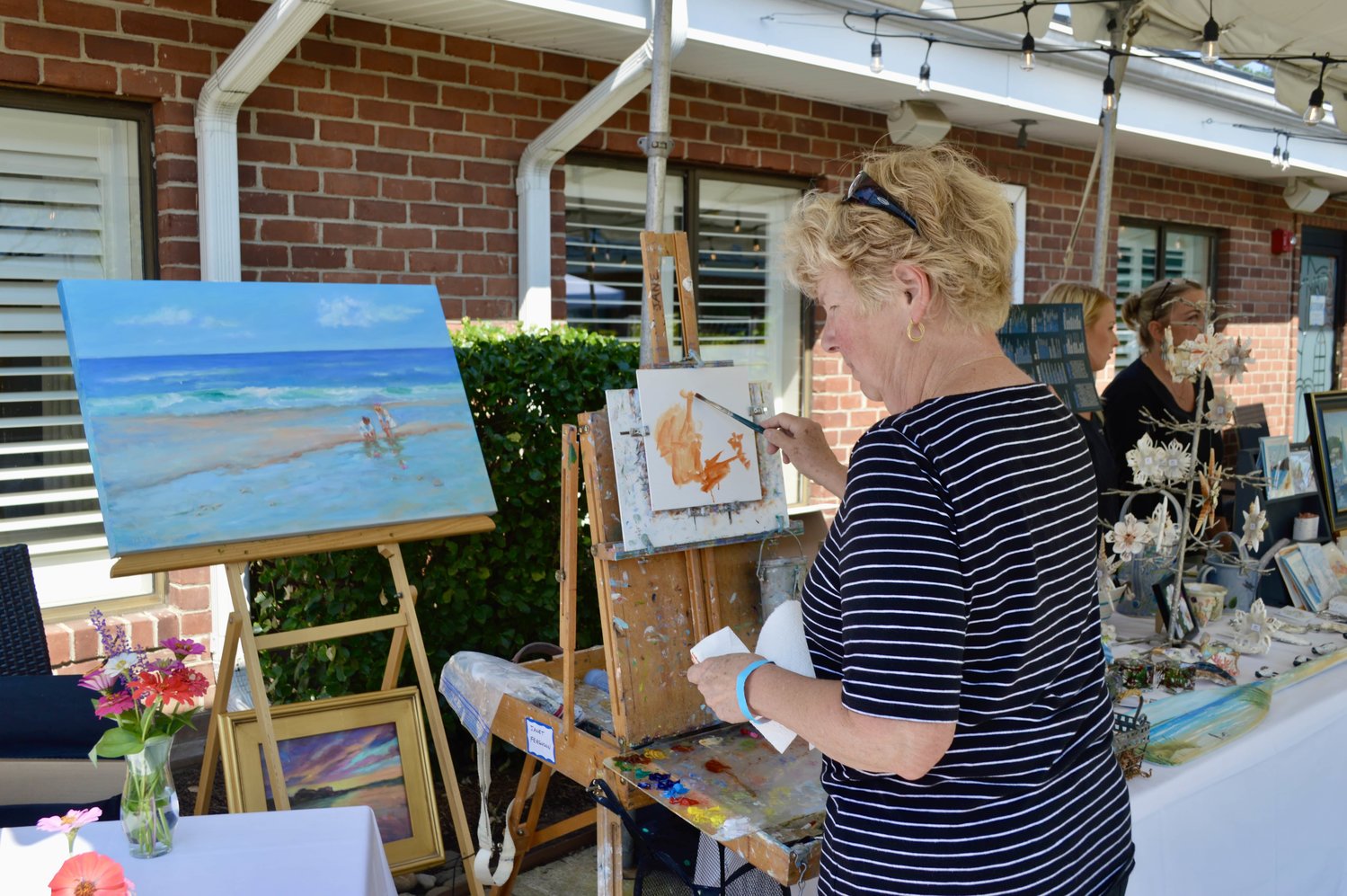 Jane Ferguson offered an oil on canvas demonstration.