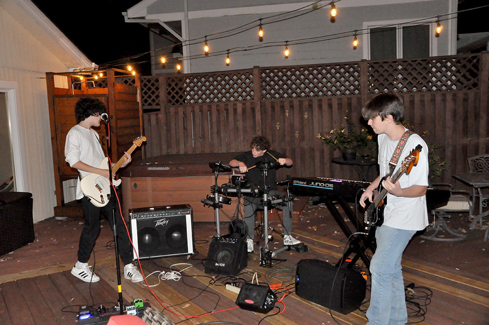 Ivy League performed a two-song set for the Severna Park Voice on October 11. The band belted out original tunes “Sunburn” and “Burning Drawings” from their debut album during their set.