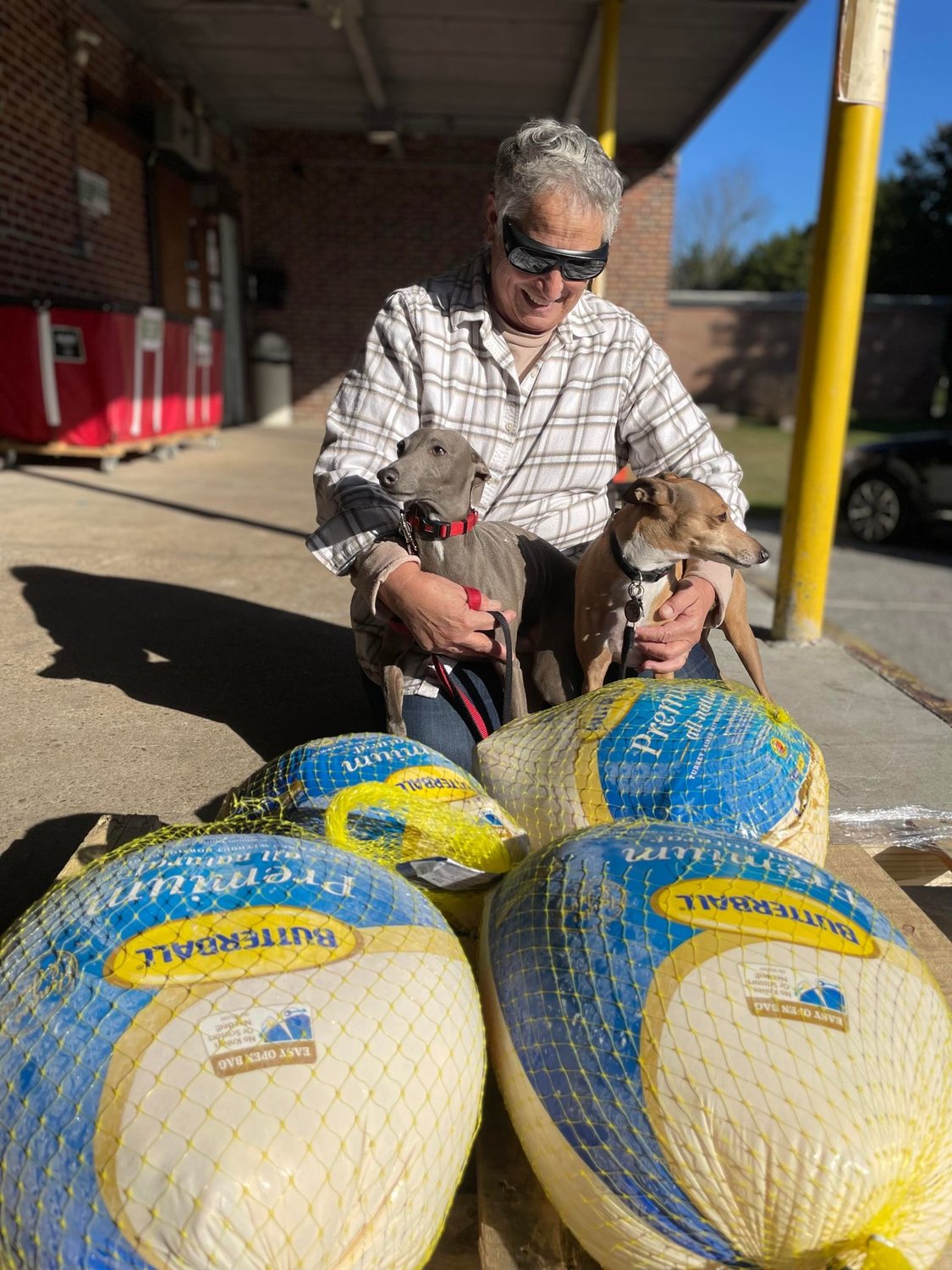 Community members throughout Anne Arundel County are stopping by to drop off turkey, whole chicken, and ham donations to the Anne Arundel County Food Bank.