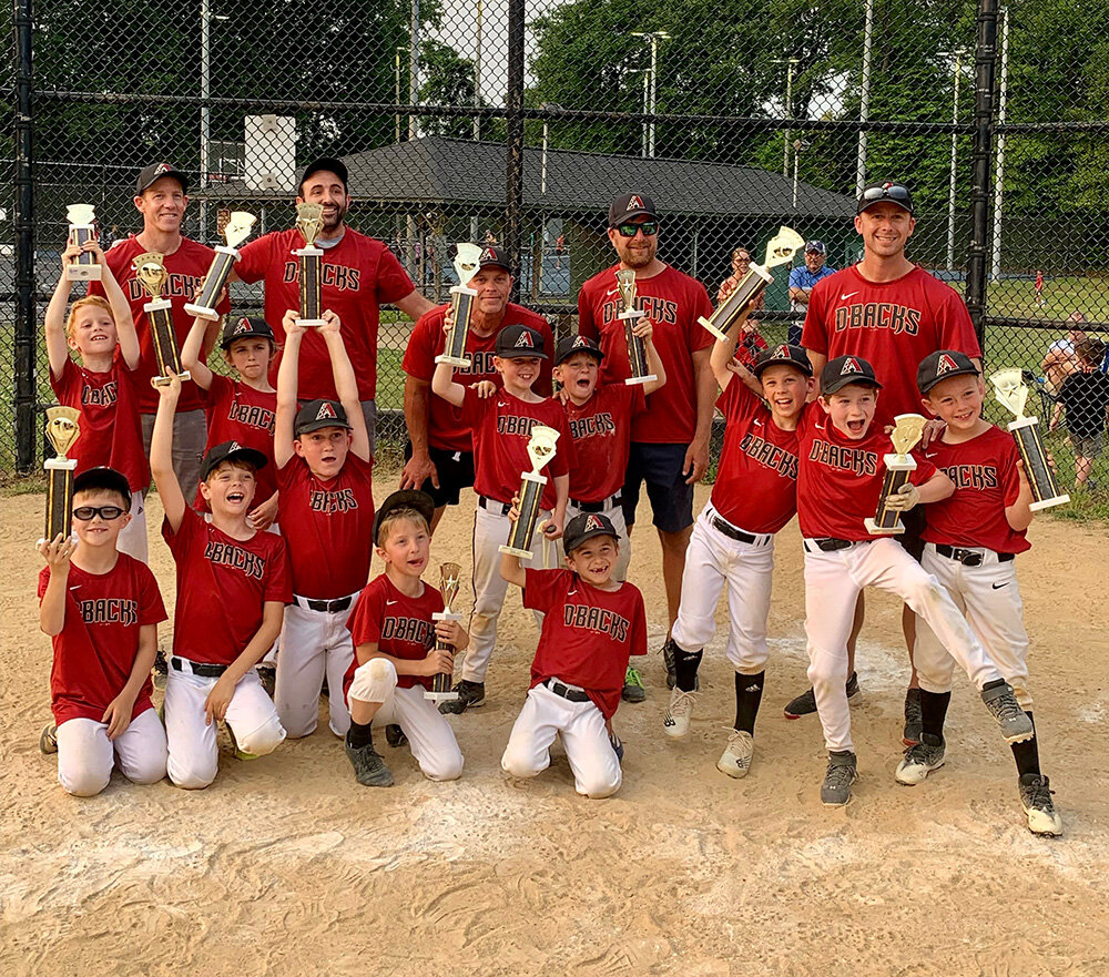 In the championship, the Diamondbacks scored six runs in the sixth inning to cement the victory. The team raised their trophies in excitement after the game.