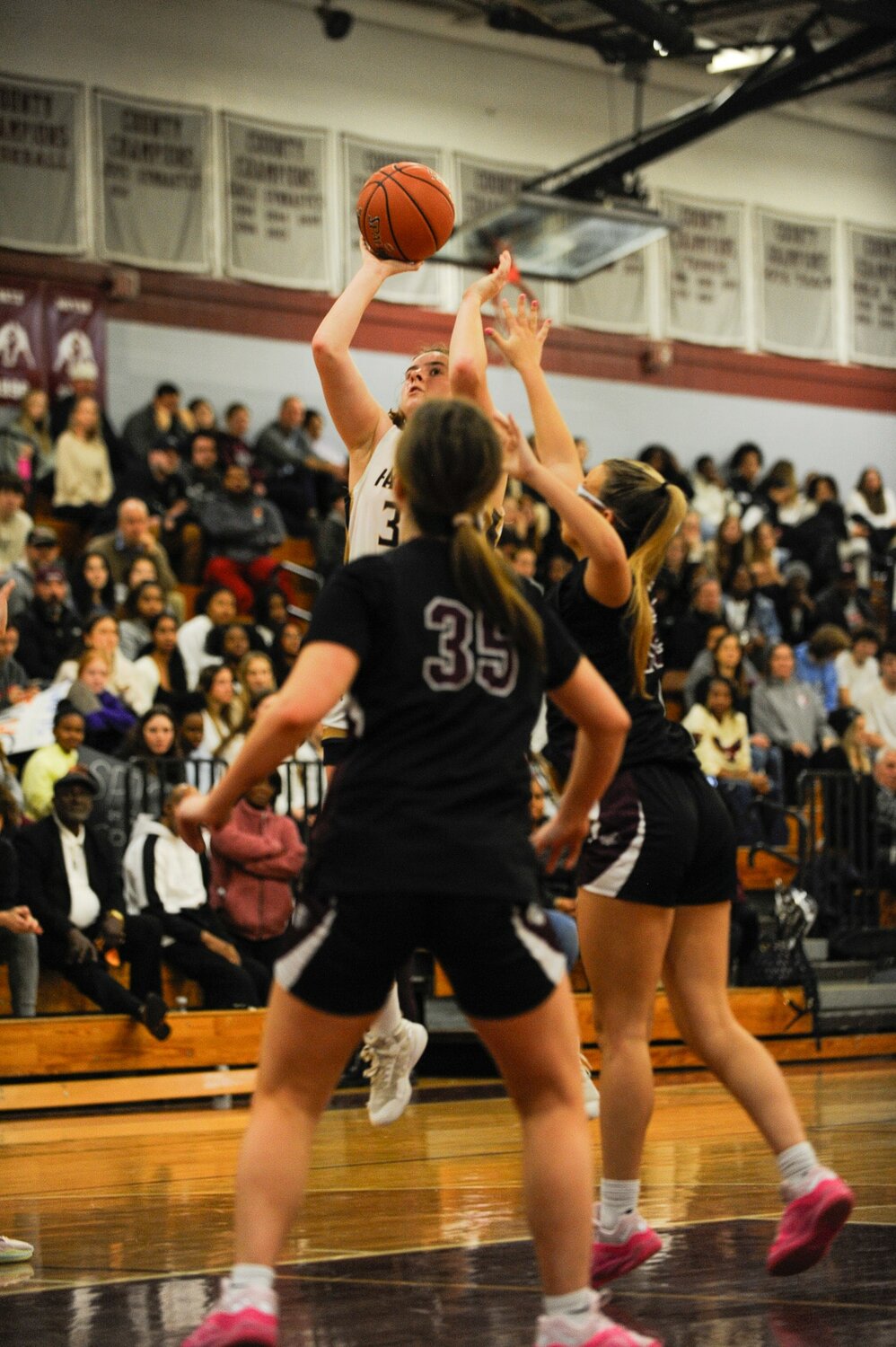 Ryn Feemster attempted a shot against the defense of Broadneck’s Mackenzie Wharton (right).