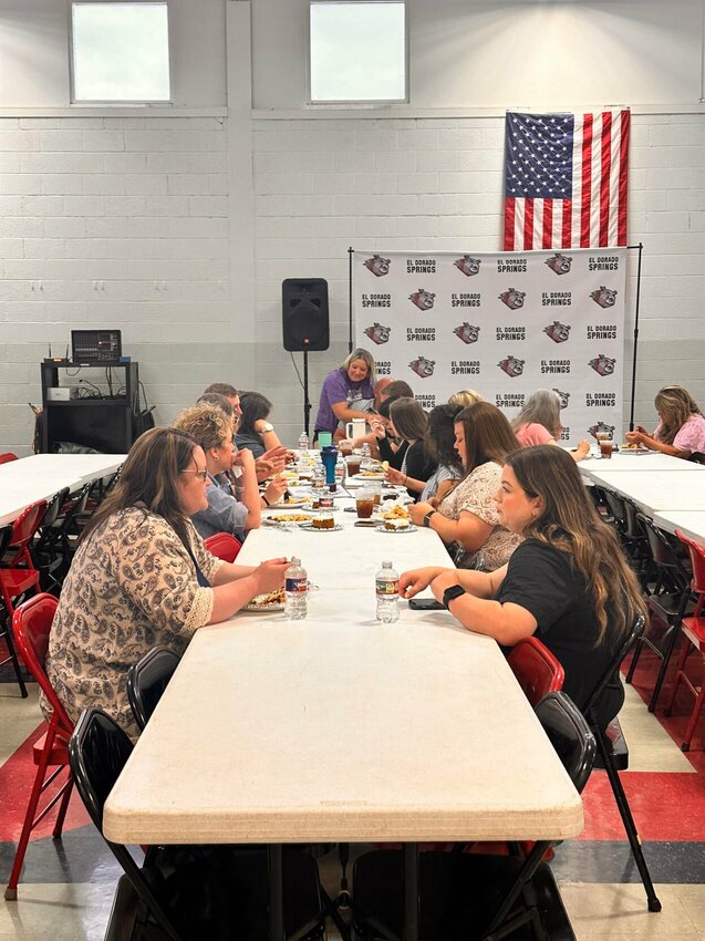 Teachers of Eldorado schools were served lunch by the members of the Eldo Chamber.